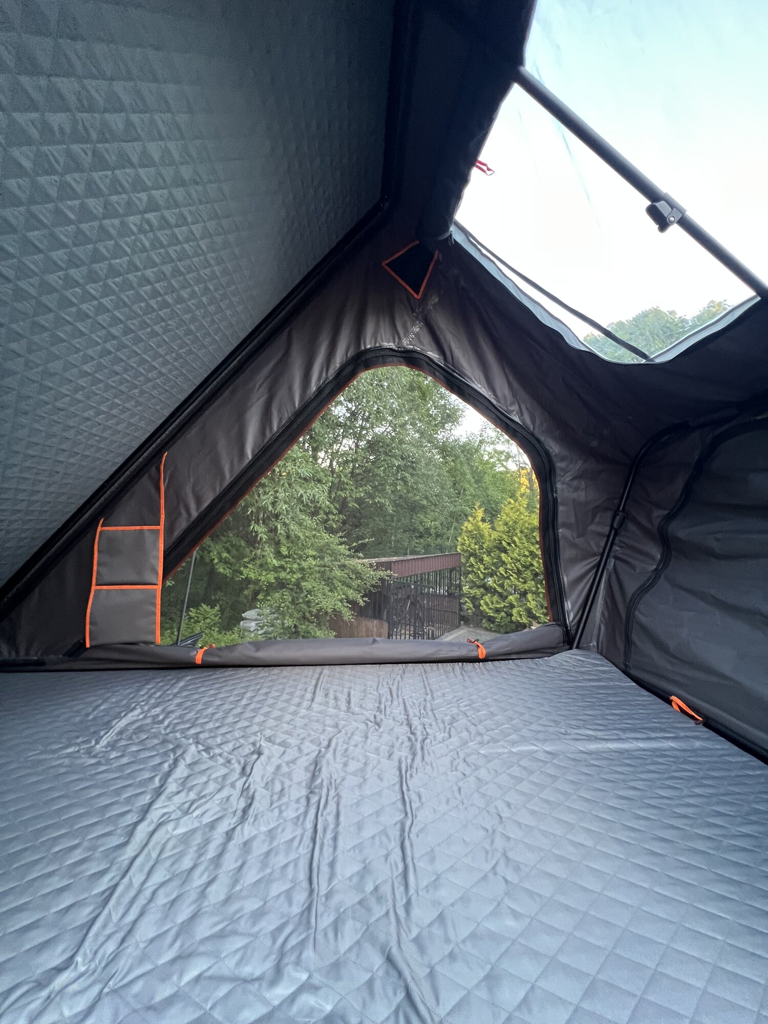 Namiot Dachowy CampKits HybridComp w plenerze